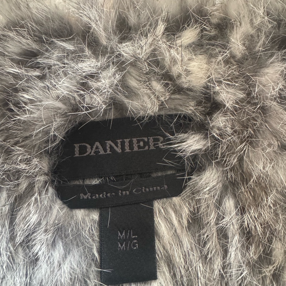 Danier - Picture 4 of 5